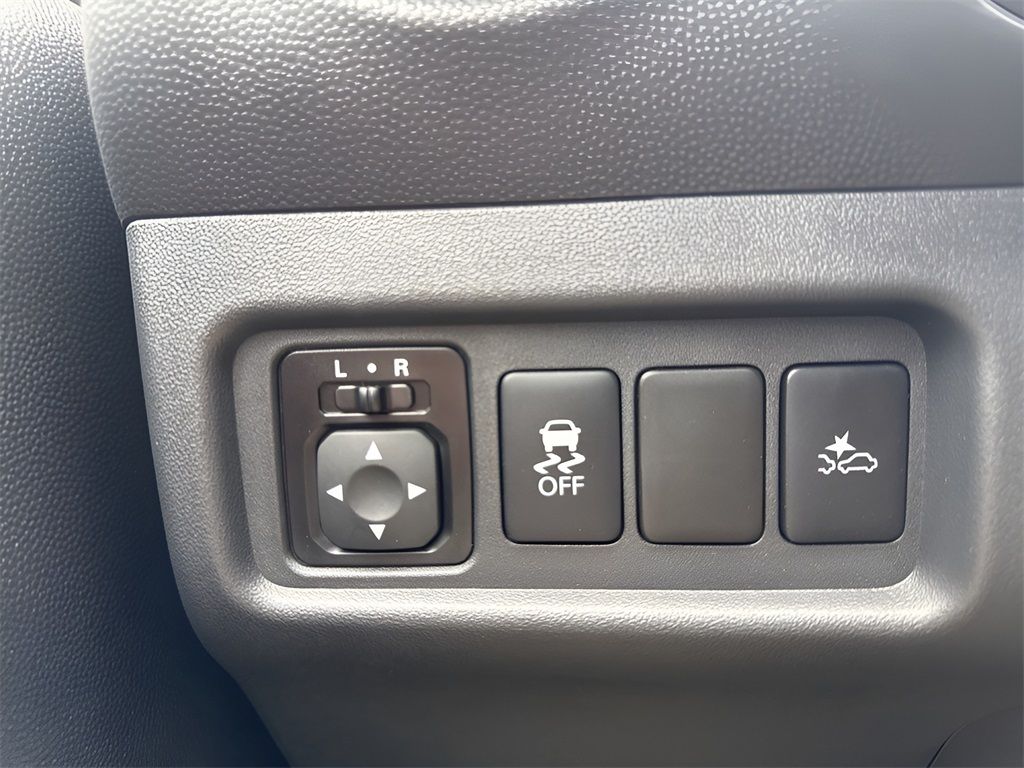Vehicle image 24 of 27
