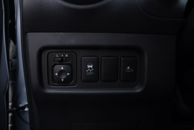 Vehicle image 37 of 43
