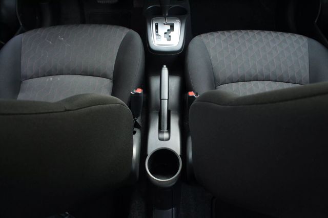 Vehicle image 25 of 43