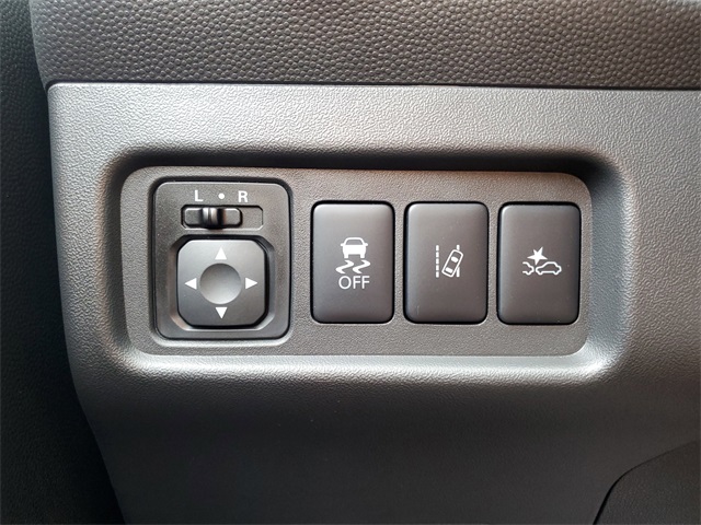 Vehicle image 30 of 37