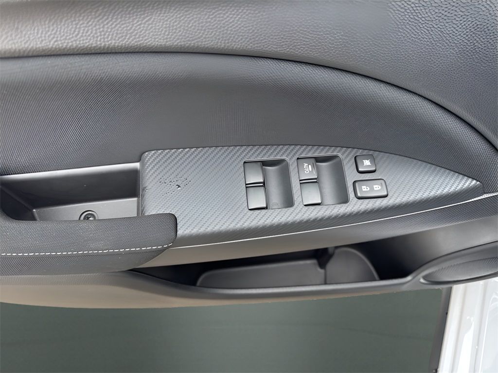 Vehicle image 16 of 28