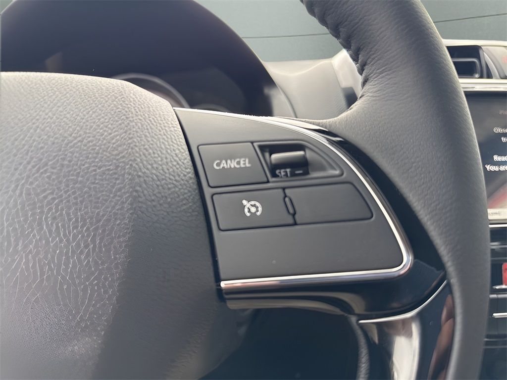 Vehicle image 17 of 28