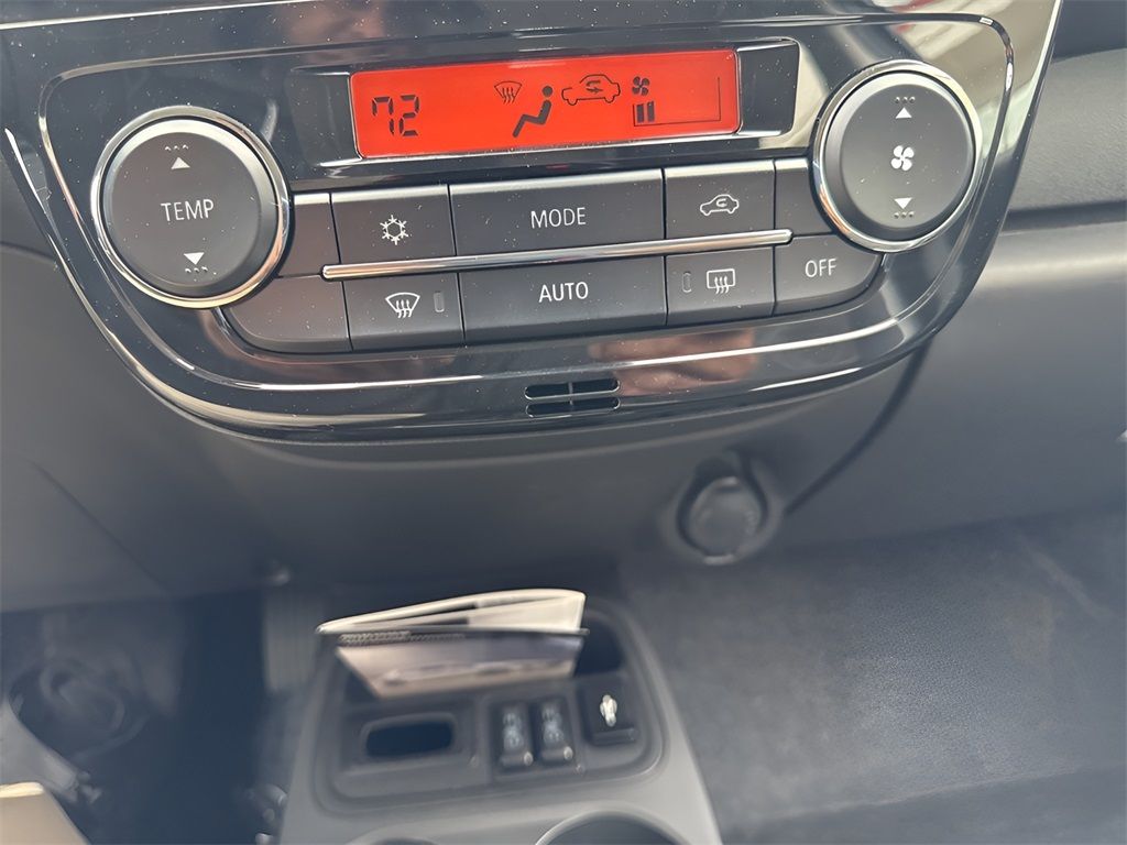 Vehicle image 25 of 28