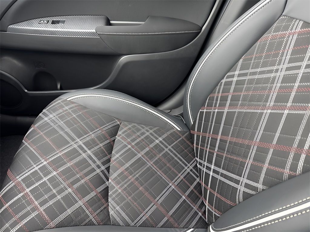 Vehicle image 20 of 28