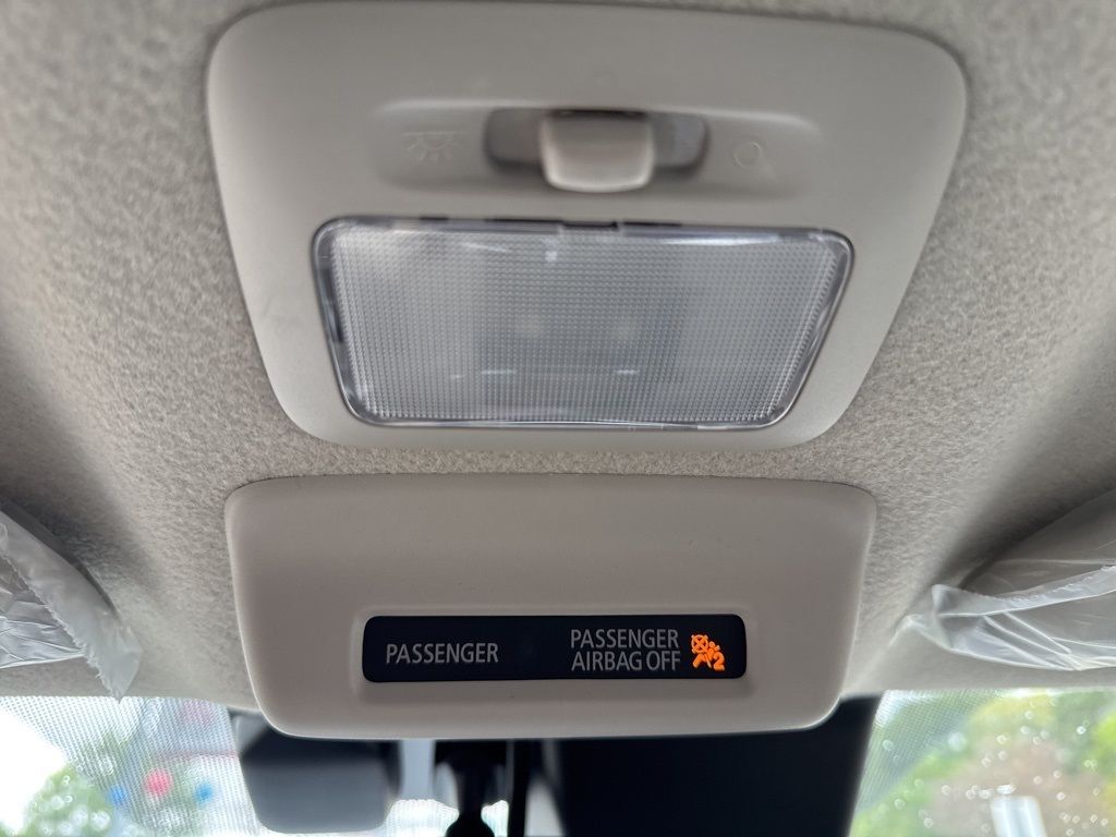 Vehicle image 21 of 28