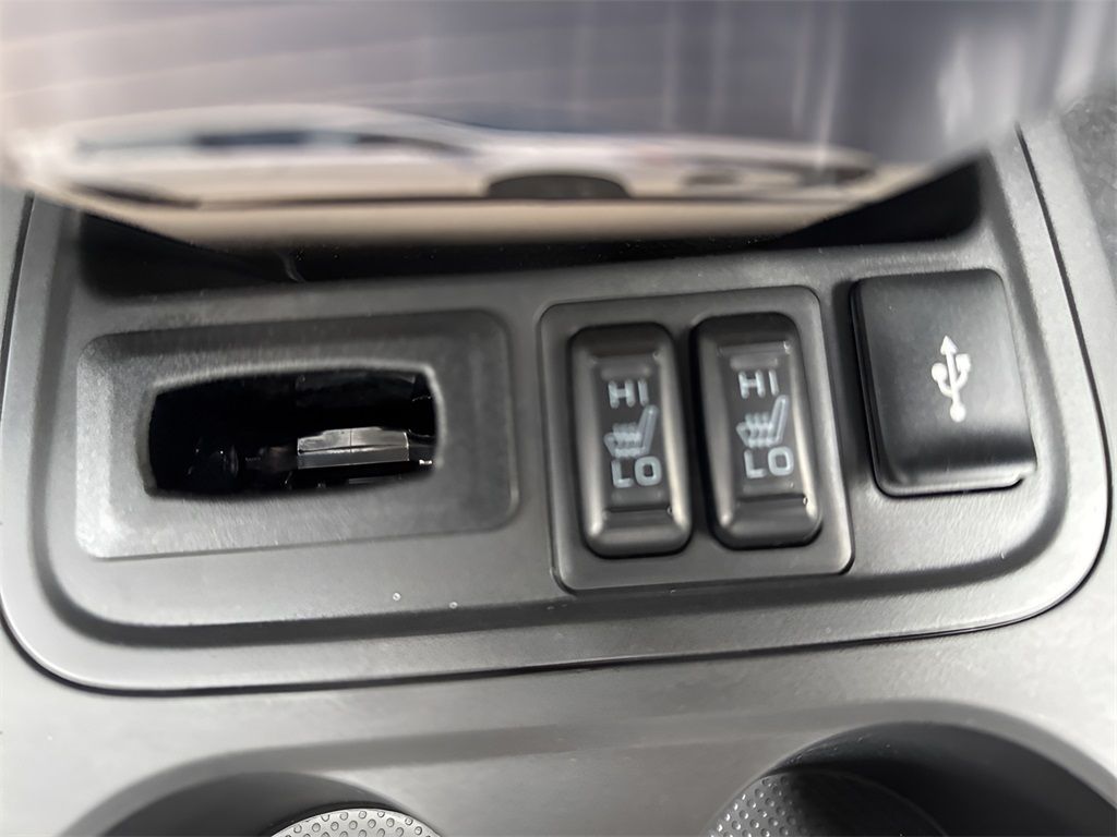 Vehicle image 23 of 28