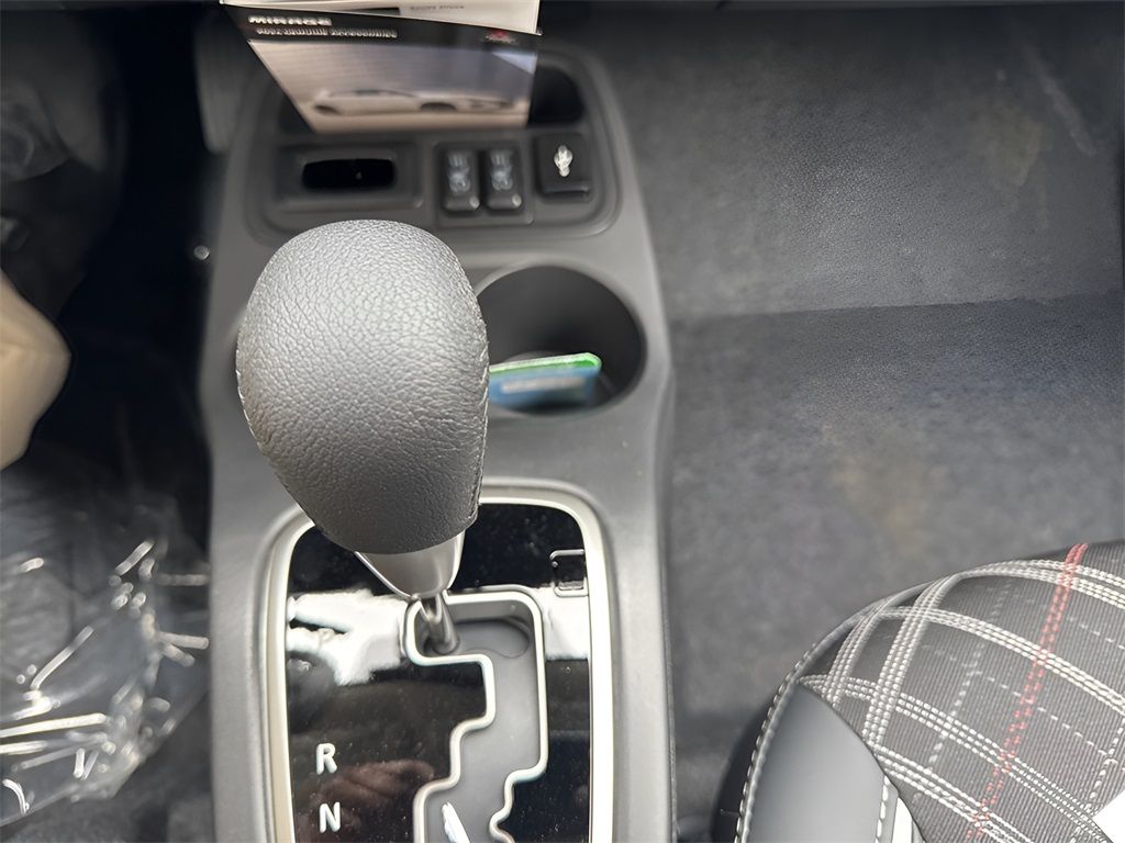 Vehicle image 14 of 28
