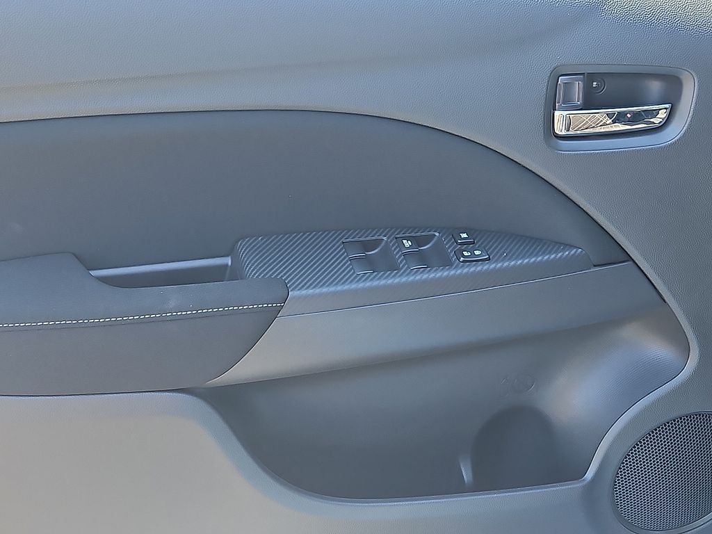 Vehicle image 13 of 18