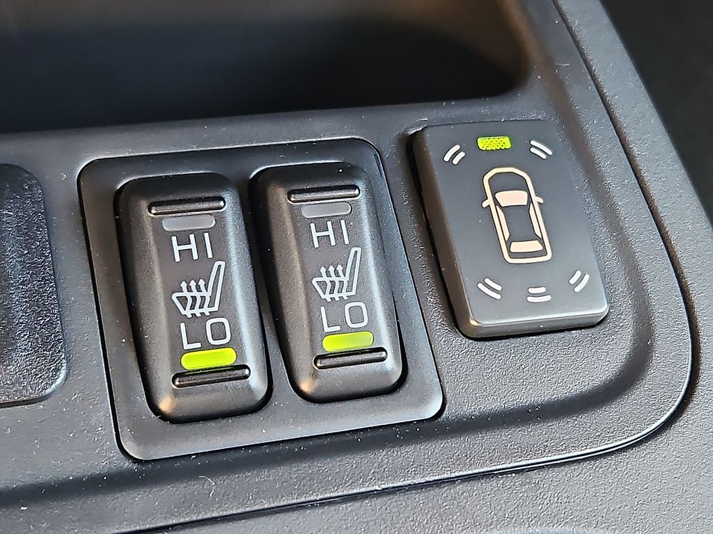 Vehicle image 16 of 18