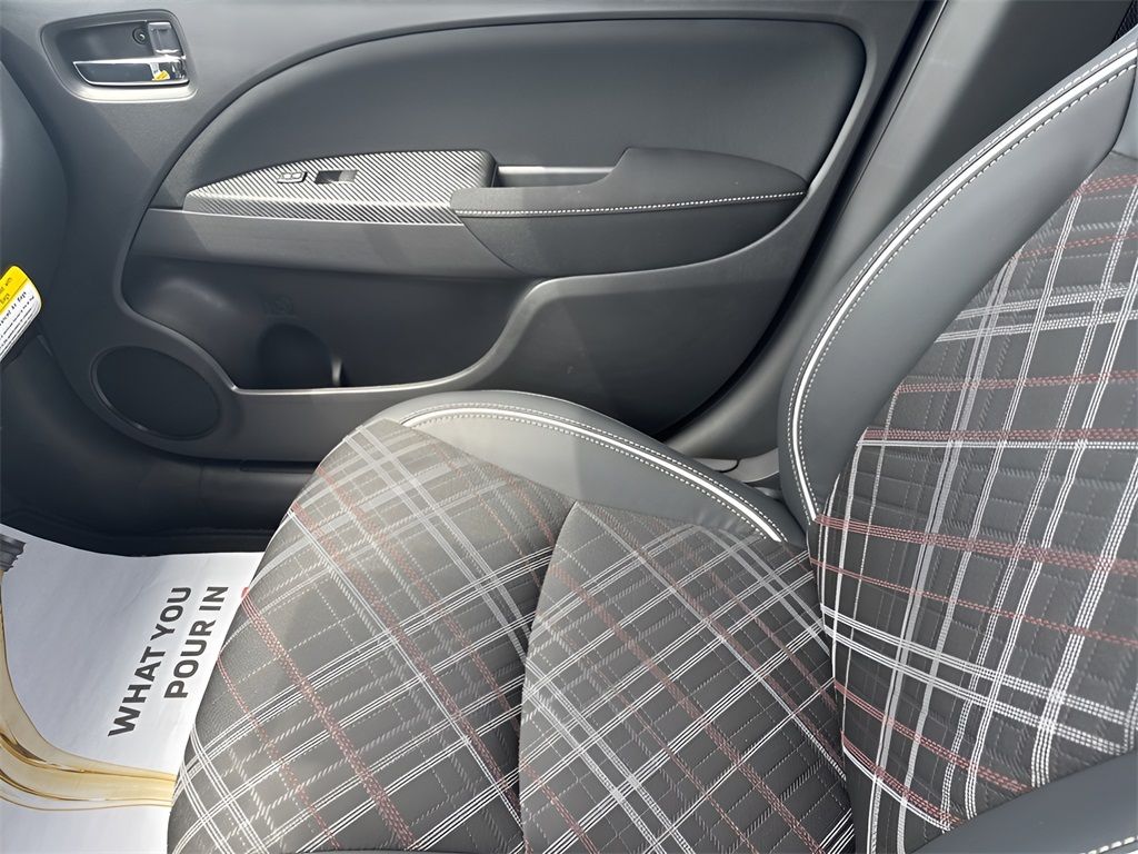 Vehicle image 11 of 26