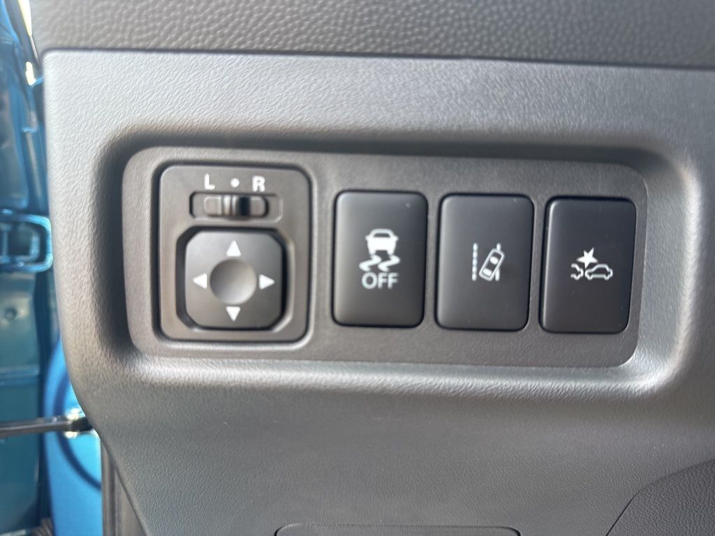 Vehicle image 18 of 26