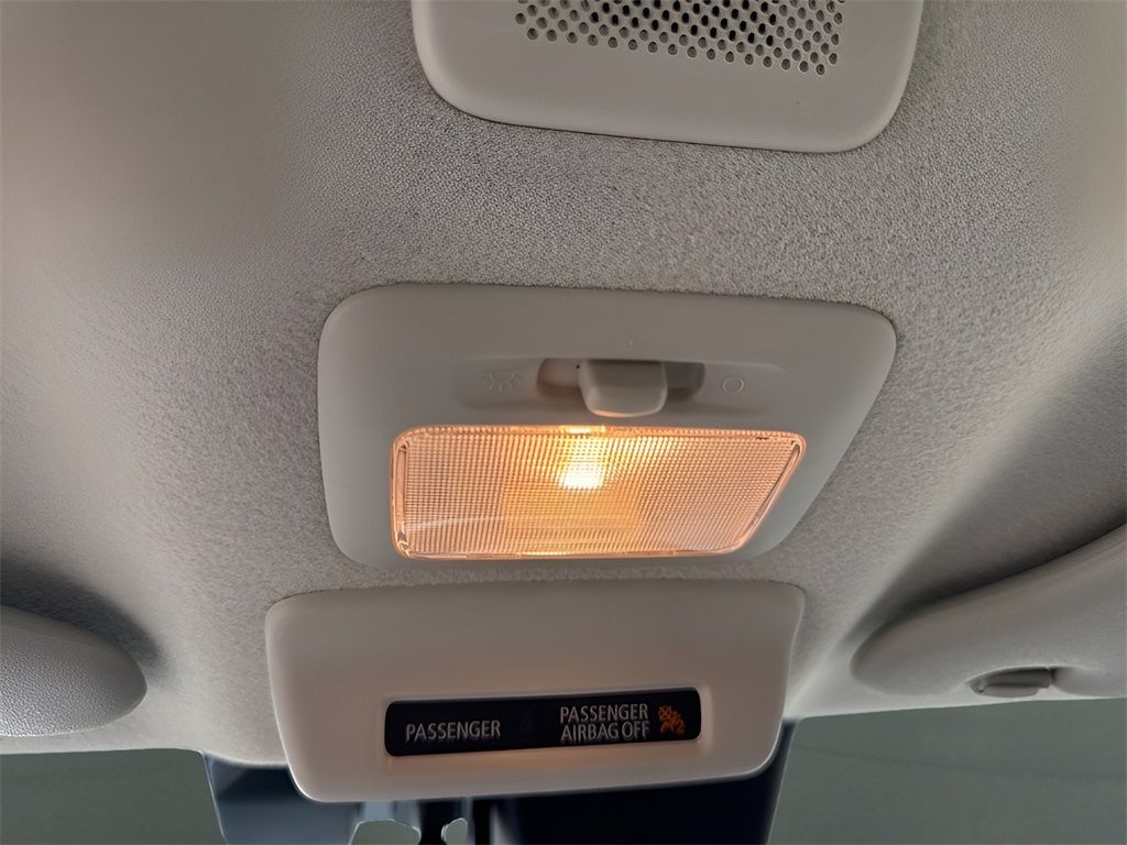 Vehicle image 21 of 26