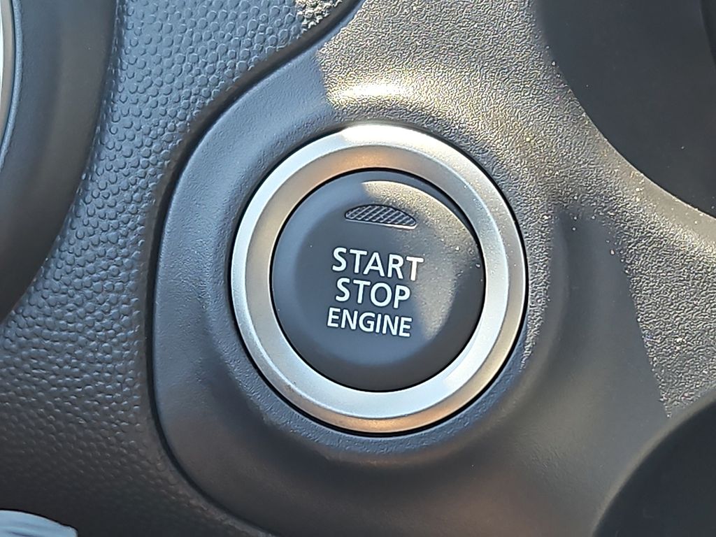 Vehicle image 17 of 18