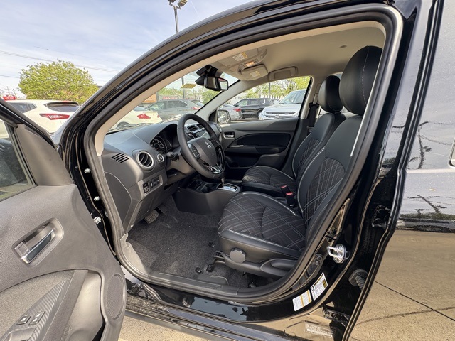 Vehicle image 13 of 27