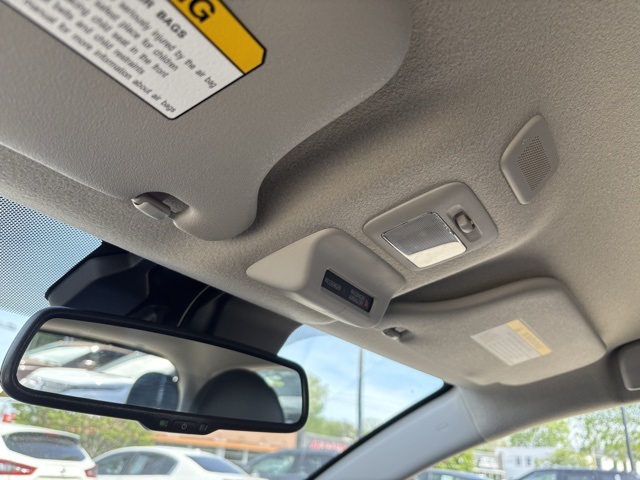 Vehicle image 21 of 27