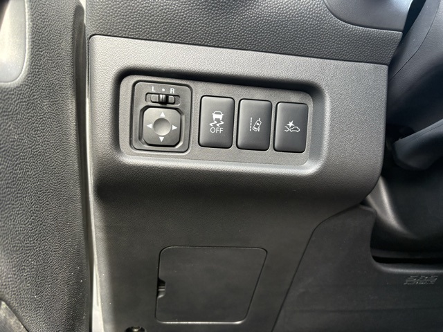Vehicle image 18 of 27