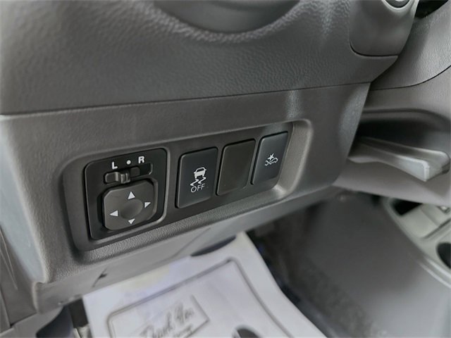 Vehicle image 23 of 27