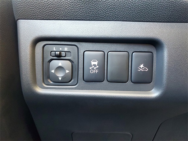Vehicle image 28 of 30