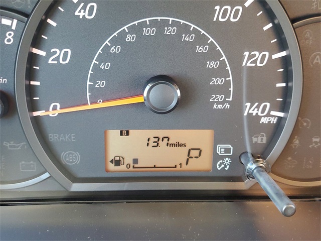 Vehicle image 21 of 30