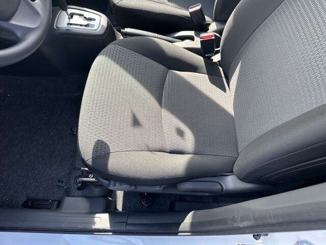 Vehicle image 21 of 32