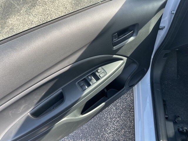 Vehicle image 20 of 32
