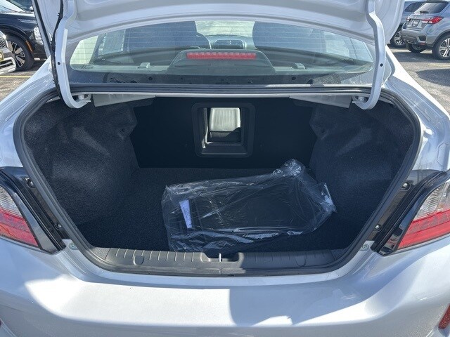 Vehicle image 10 of 32