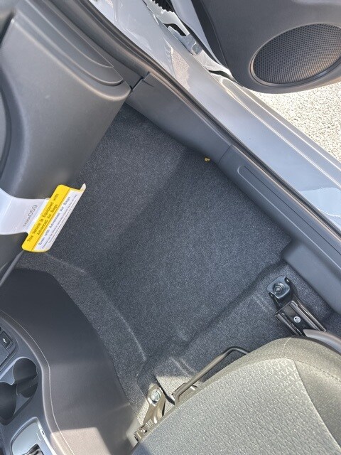 Vehicle image 13 of 32