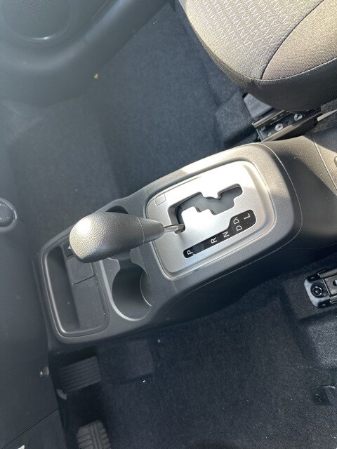 Vehicle image 25 of 32