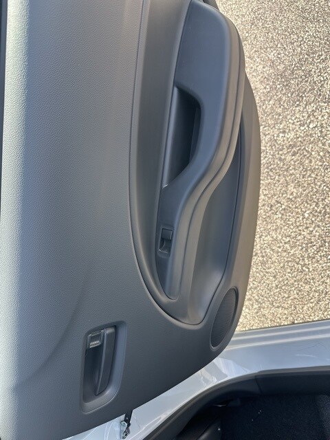 Vehicle image 14 of 32