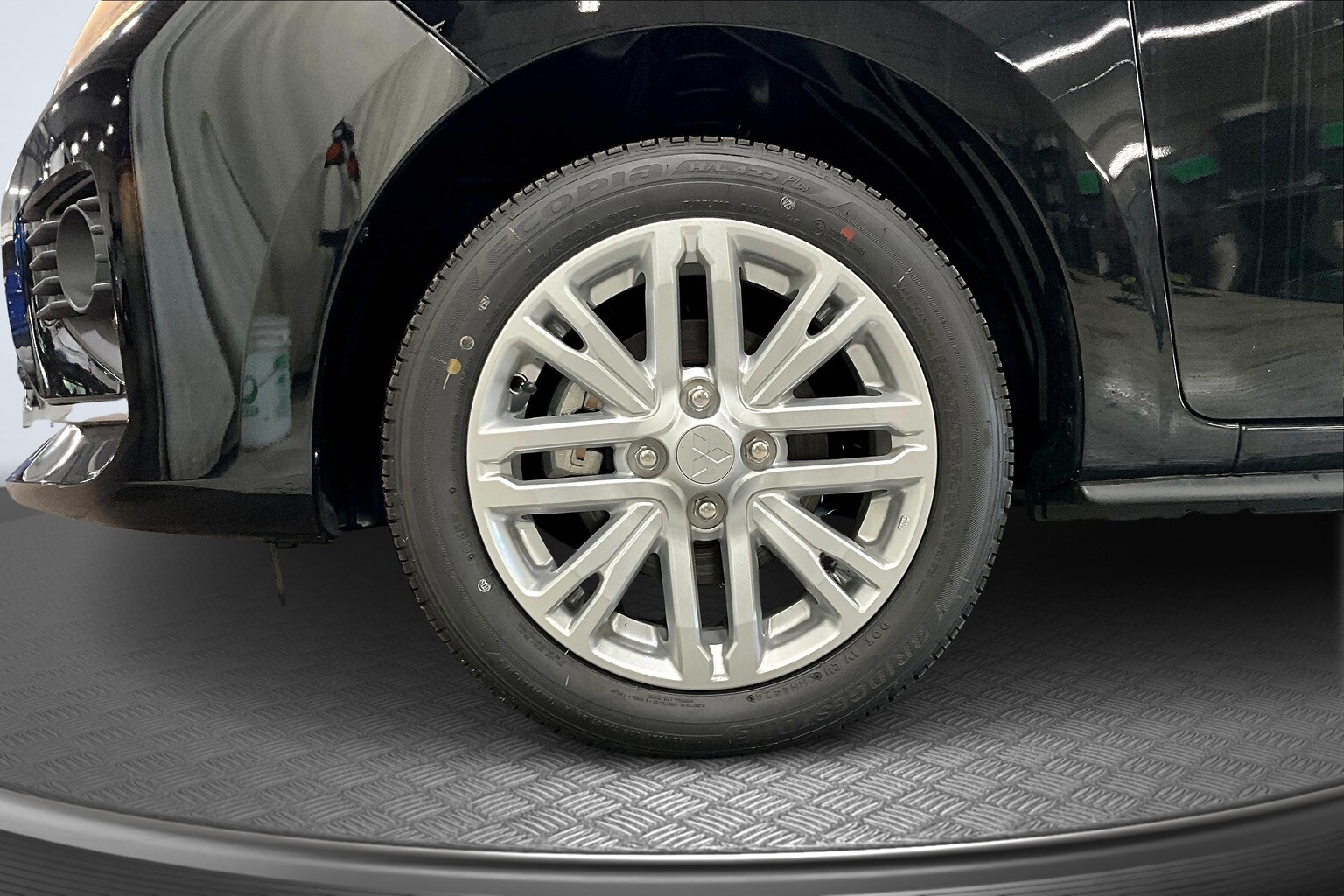 Vehicle image 6 of 14