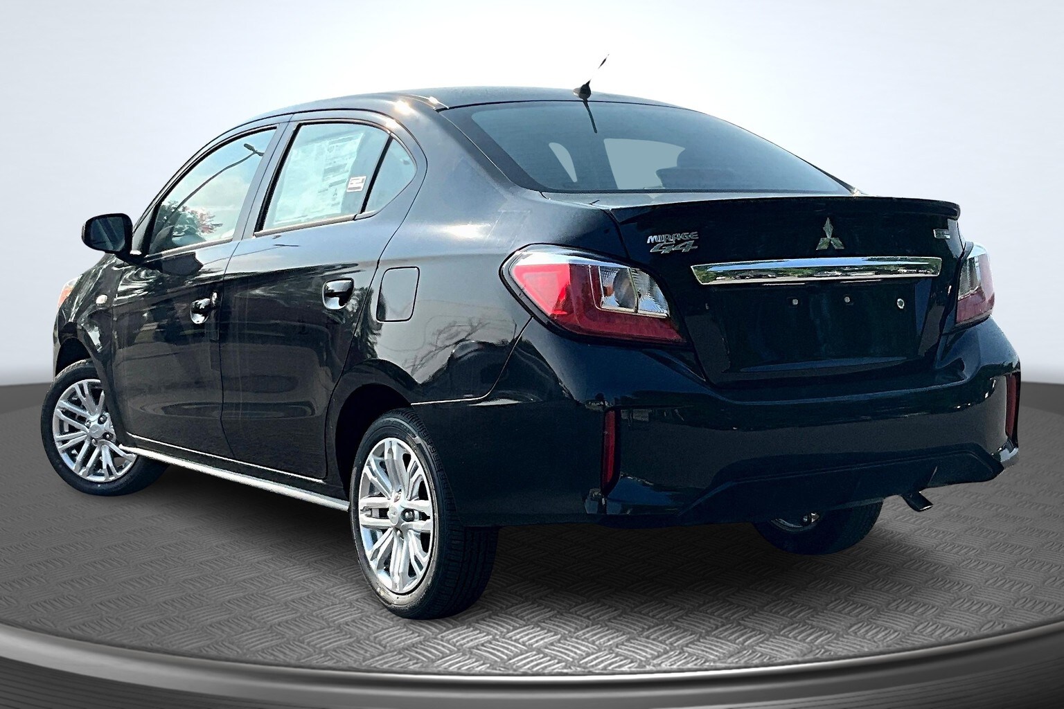 Vehicle image 4 of 14