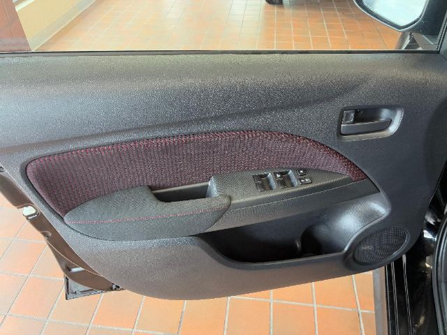 Vehicle image 33 of 38