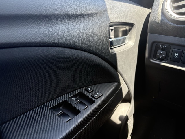 Vehicle image 16 of 30
