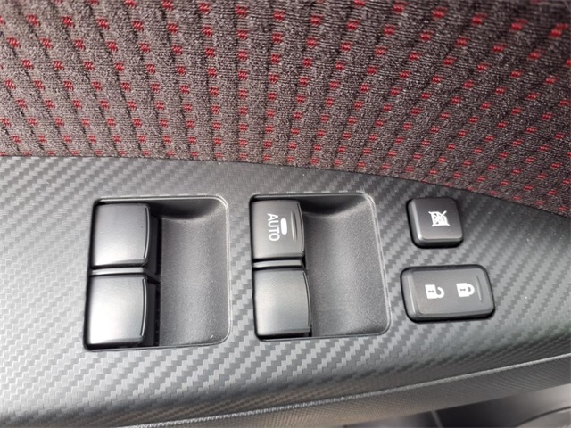 Vehicle image 11 of 26