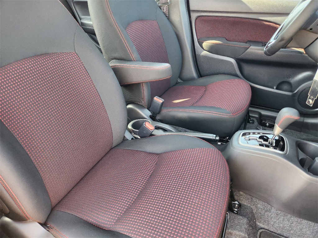 Vehicle image 11 of 21
