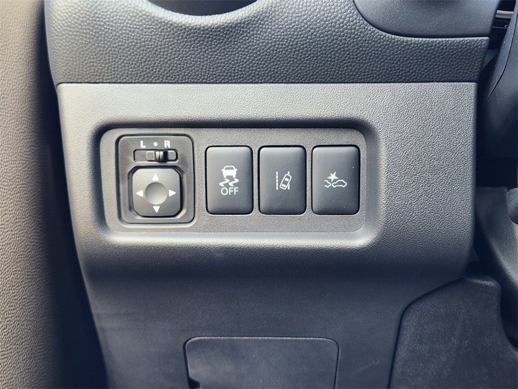 Vehicle image 15 of 21
