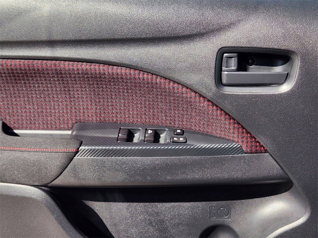 Vehicle image 16 of 21