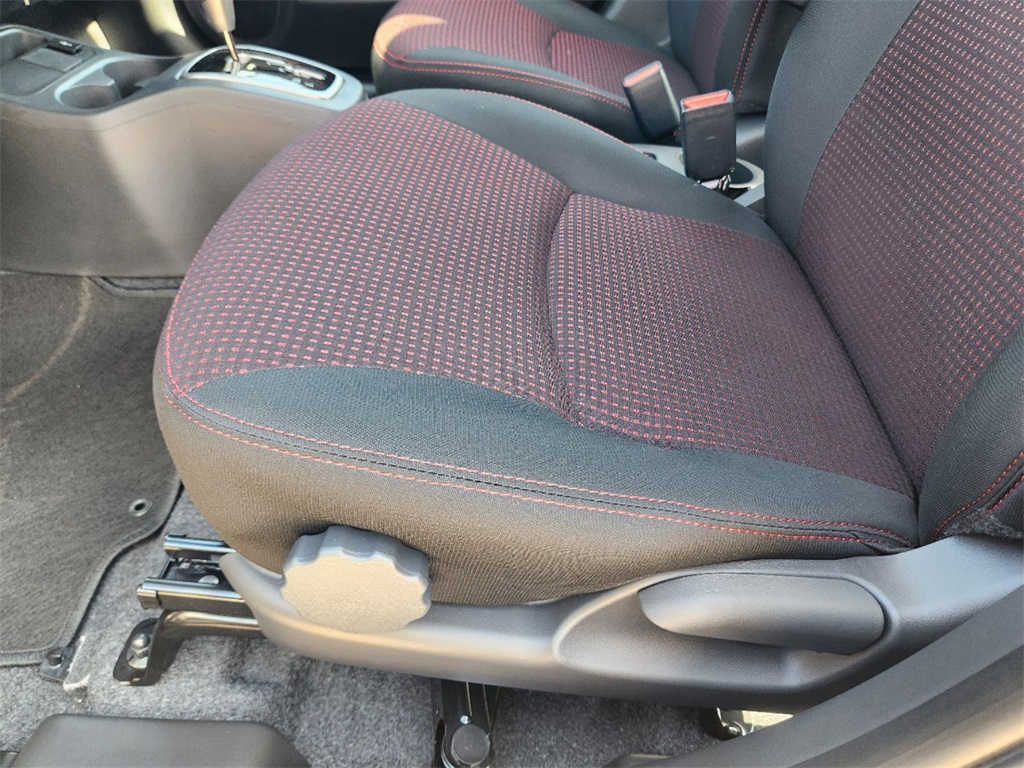 Vehicle image 17 of 21