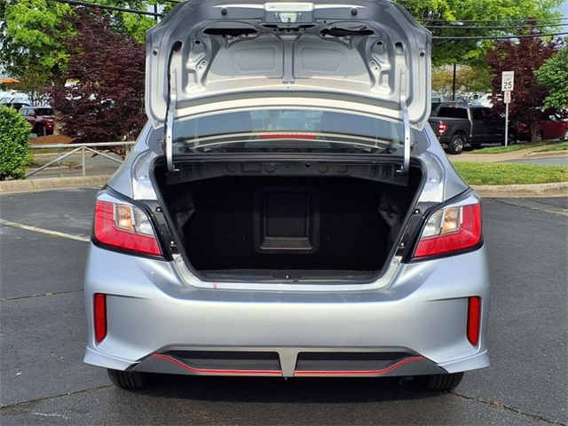Vehicle image 17 of 22