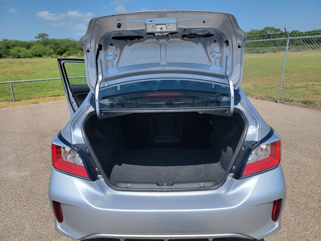 Vehicle image 18 of 28