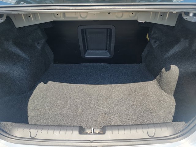 Vehicle image 19 of 28