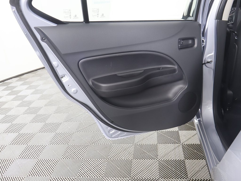 Vehicle image 22 of 42