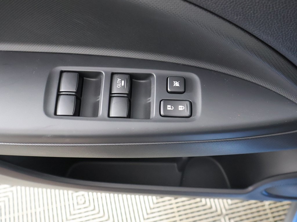 Vehicle image 32 of 42