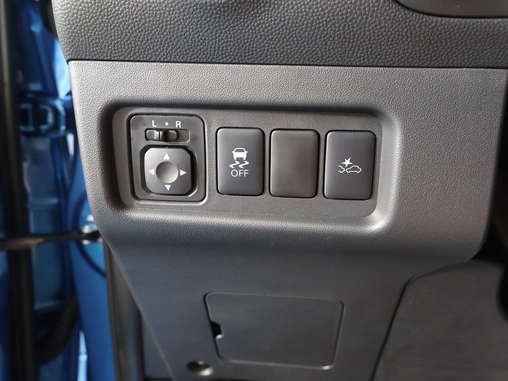 Vehicle image 33 of 42