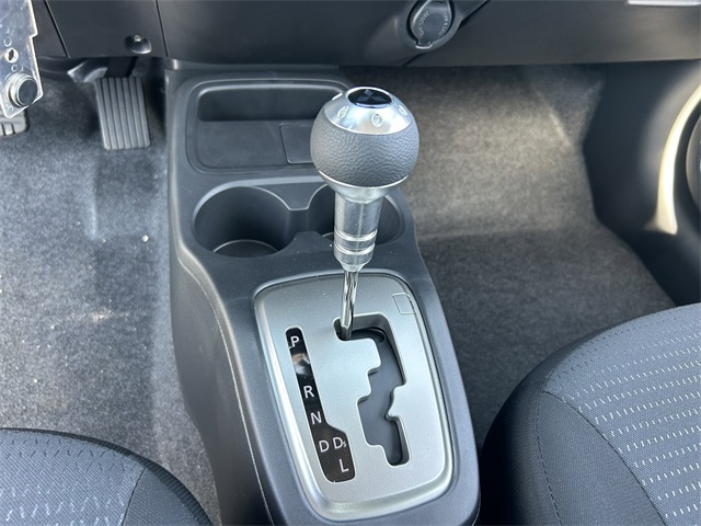 Vehicle image 23 of 32