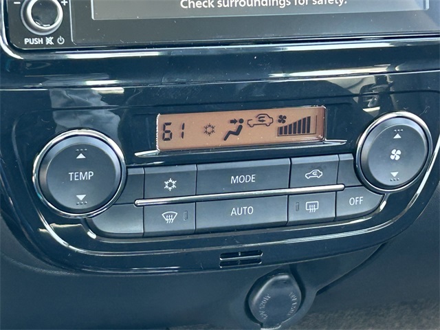 Vehicle image 22 of 32