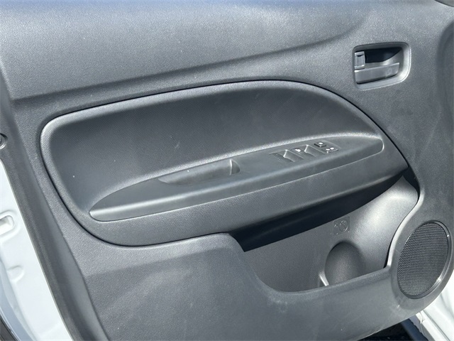 Vehicle image 17 of 32