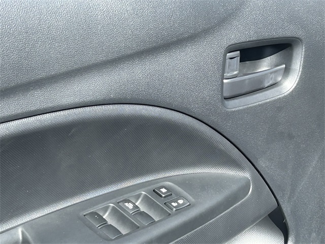 Vehicle image 18 of 32