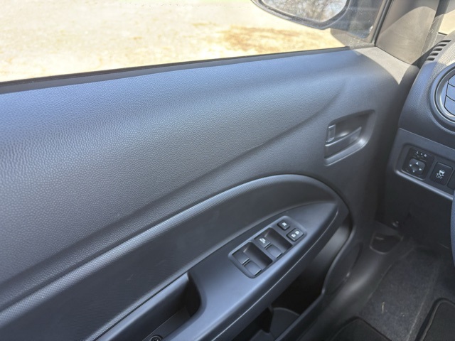 Vehicle image 17 of 31