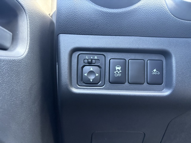Vehicle image 21 of 31